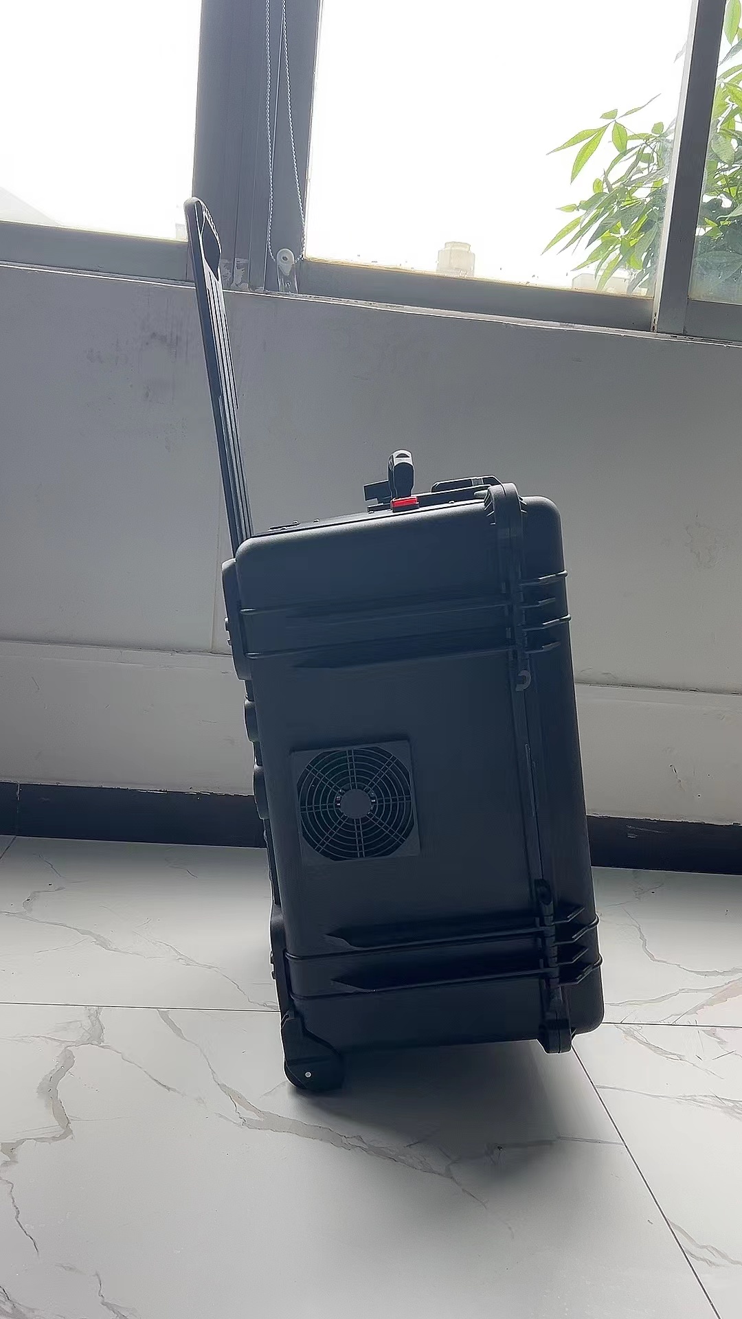 秦安手拉箱型移动通信干扰器